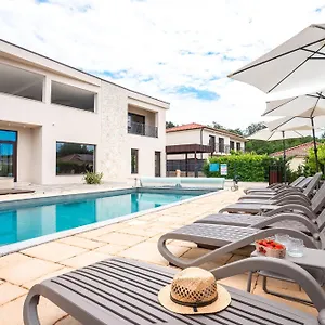 Apartament Vsg - Relaxing Apartments, 200m From The Sea, With Pool, Sauna & Jacuzzi